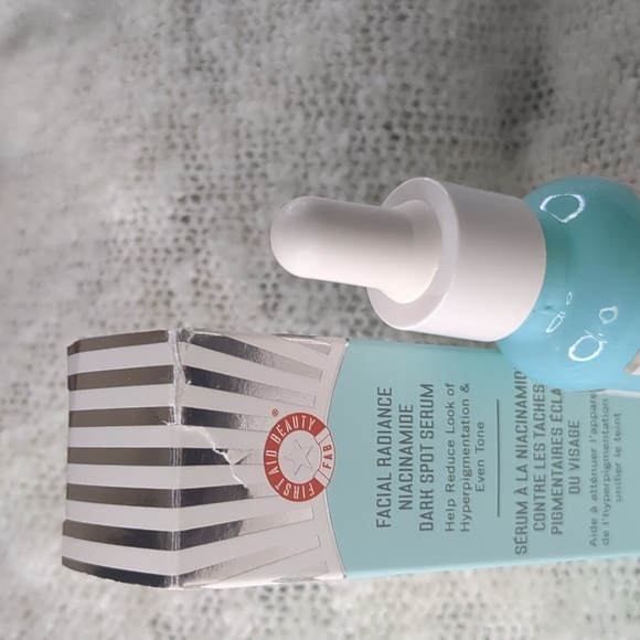 First Aid Beauty Facial Radiance Niacinamide Dark Spot Serum, 30ml/1.0f oz - Picture 9 of 16